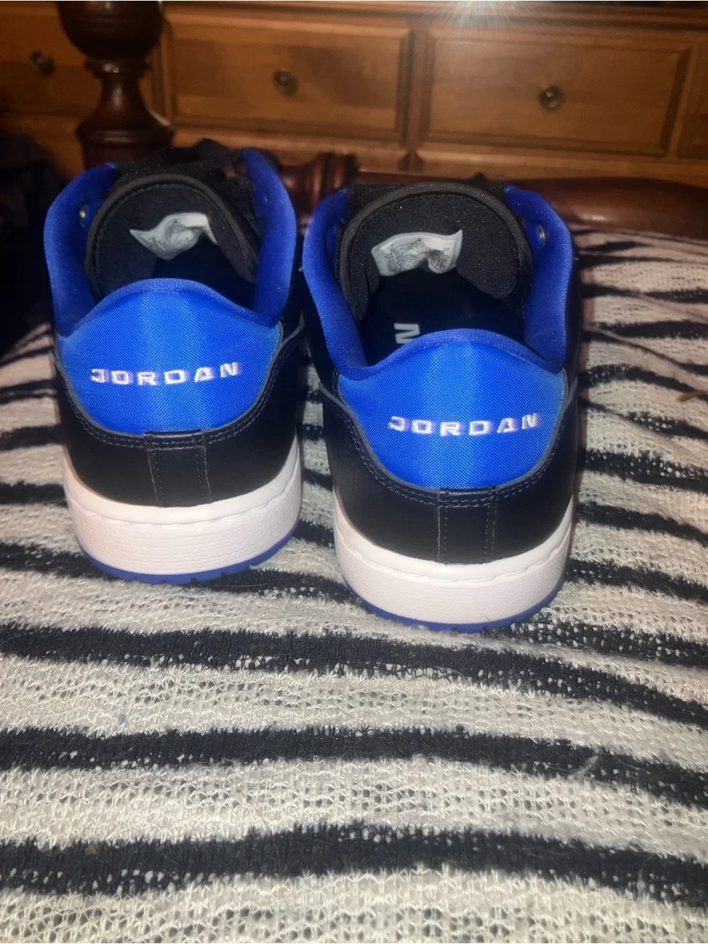 NWT Jordan’s Court Concession , men’s 9, black & blue, low top